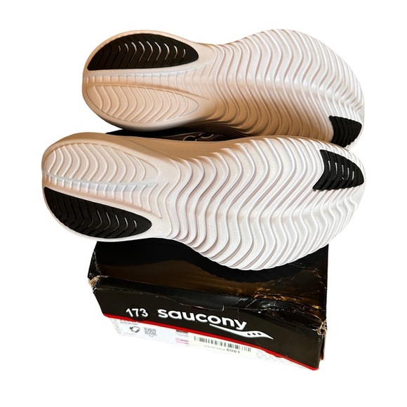 Saucony NIB Kinvara 14 Black/White Women’s Size 6 - Picture 6 of 8
